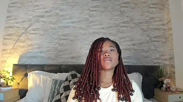 Snapshot of Anneth__M chatting on May 5, 2026, 7:33 pm Anneth M online show from May 5, 2026, 7:33 pm