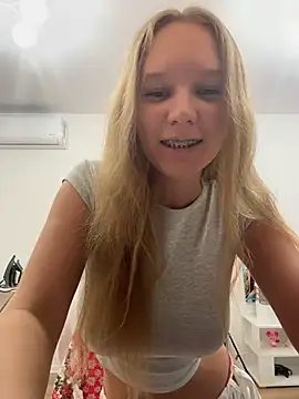 Snapshot of Ketitull chatting on December 14, 2025, 5:18 pm Ketitull online show from December 14, 2025, 5:18 pm