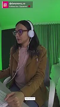 Snapshot of DanyNova_Co chatting on February 18, 2025, 7:52 pm DanyNova Co online show from February 18, 2025, 7:52 pm