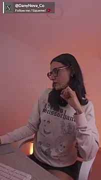 Snapshot of DanyNova_Co chatting on March 9, 2025, 10:41 pm DanyNova Co online show from March 9, 2025, 10:41 pm