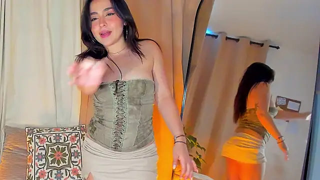 Snapshot of SofiMeza chatting on March 18, 2025, 6:37 pm SofiMeza online show from March 18, 2025, 6:37 pm