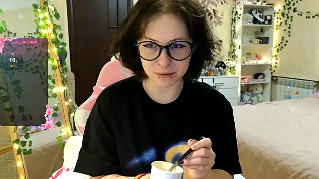 Snapshot of lily_noris chatting on December 13, 2024, 1:15 am lily noris online show from December 13, 2024, 1:15 am