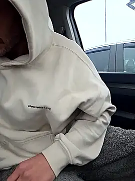 Snapshot of Zeefy chatting on February 16, 2026, 9:05 am Zeefy online show from February 16, 2026, 9:05 am