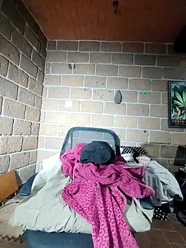 Pitudo20cmm online show from October 31, 2025, 5:41 am