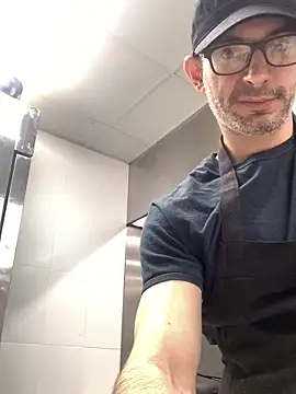 hailzeffn online show from March 17, 2026, 5:49 pm