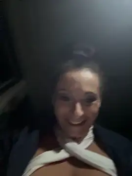 Snapshot of therealbeverlycious chatting on February 13, 2026, 10:17 pm therealbeverlycious online show from February 13, 2026, 10:17 pm