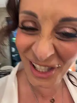 Snapshot of therealbeverlycious chatting on February 27, 2026, 11:38 pm therealbeverlycious online show from February 27, 2026, 11:38 pm