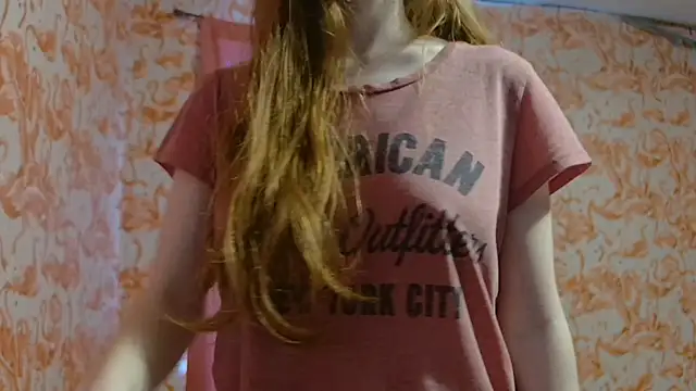 Snapshot of strawberrysmoothie chatting on January 11, 2026, 6:02 pm strawberrysmoothie online show from January 11, 2026, 6:02 pm