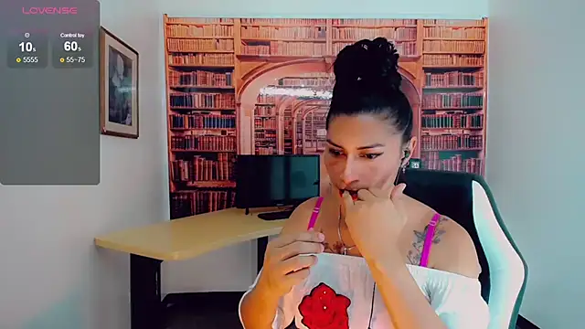 Snapshot of khiara_moretti chatting on January 11, 2025, 1:37 am khiara moretti online show from January 11, 2025, 1:37 am
