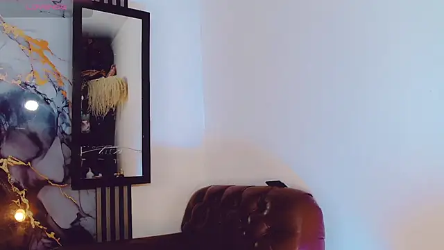 Snapshot of khiara_moretti chatting on November 10, 2025, 11:20 am khiara moretti online show from November 10, 2025, 11:20 am