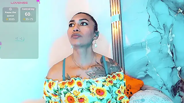 Snapshot of khiara_moretti chatting on November 24, 2025, 11:21 am khiara moretti online show from November 24, 2025, 11:21 am