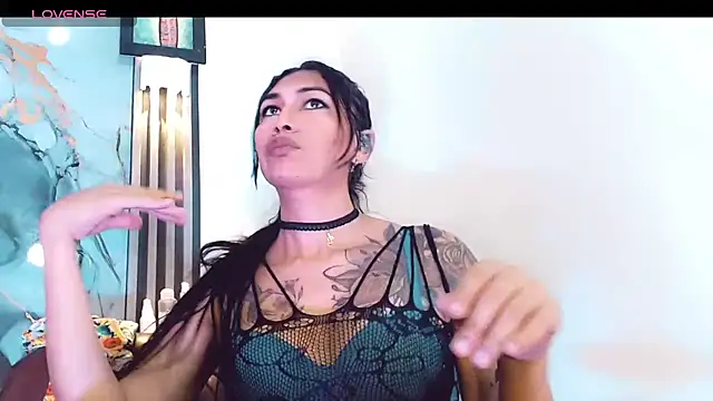 Snapshot of khiara_moretti chatting on December 3, 2025, 11:19 am khiara moretti online show from December 3, 2025, 11:19 am