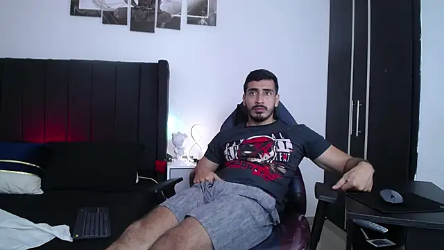 Snapshot of muscle_ares chatting on February 14, 2025, 3:05 pm muscle ares online show from February 14, 2025, 3:05 pm