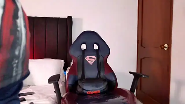 Snapshot of muscle_ares chatting on October 31, 2025, 12:44 am muscle ares online show from October 31, 2025, 12:44 am