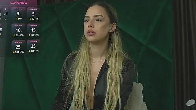Snapshot of ScarletColes chatting on September 29, 2025, 10:14 pm ScarletColes online show from September 29, 2025, 10:14 pm