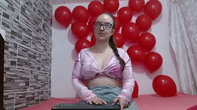 Snapshot of Venus_Santana chatting on February 16, 2026, 5:42 pm Venus Santana online show from February 16, 2026, 5:42 pm