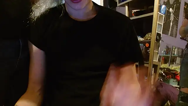 watermellonpussy online show from November 26, 2025, 4:13 am