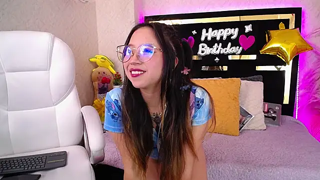 Snapshot of Moon_Water__ chatting on February 7, 2025, 7:07 am Moon Water online show from February 7, 2025, 7:07 am