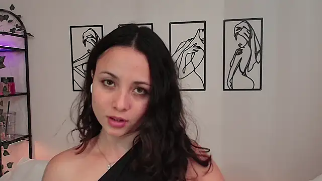 Megan Rodrigo online show from October 28, 2025, 7:05 pm