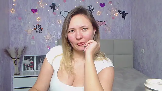 Snapshot of SallyVerda chatting on February 13, 2025, 1:40 am SallyVerda online show from February 13, 2025, 1:40 am