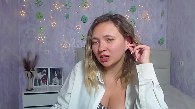 Snapshot of SallyVerda chatting on March 18, 2025, 12:49 am SallyVerda online show from March 18, 2025, 12:49 am