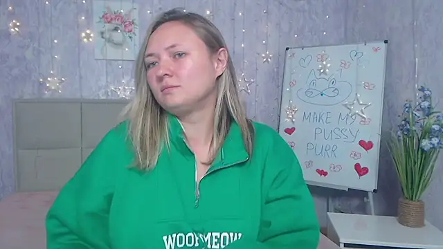 Snapshot of SallyVerda chatting on October 13, 2025, 5:35 pm SallyVerda online show from October 13, 2025, 5:35 pm