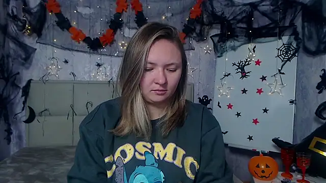 Snapshot of SallyVerda chatting on October 22, 2025, 5:13 pm SallyVerda online show from October 22, 2025, 5:13 pm