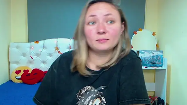 Snapshot of SallyVerda chatting on November 18, 2025, 7:40 pm SallyVerda online show from November 18, 2025, 7:40 pm