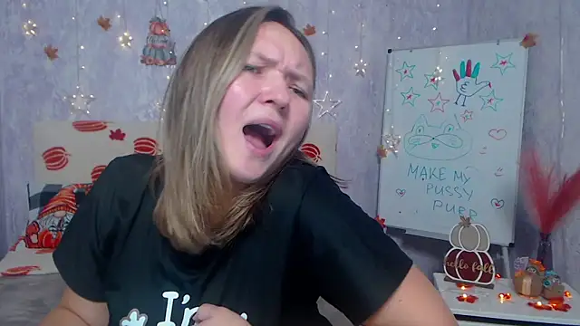 Snapshot of SallyVerda chatting on November 24, 2025, 6:51 pm SallyVerda online show from November 24, 2025, 6:51 pm