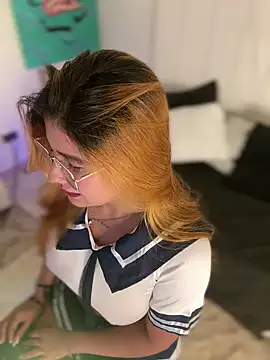 Amber Martins  online show from October 7, 2025, 12:19 am