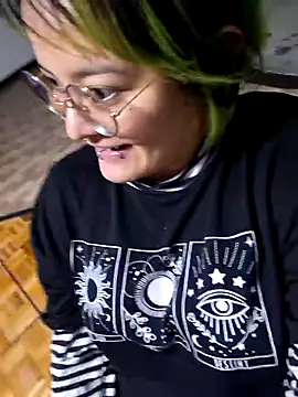 lucky-leah online show from September 23, 2025, 4:04 am