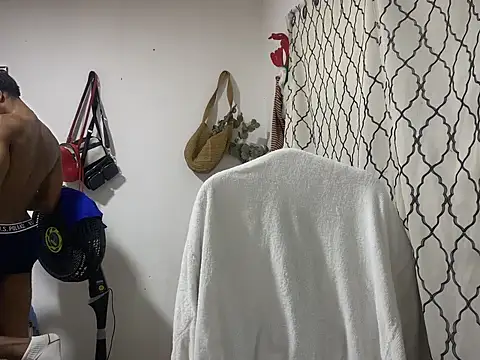 Snapshot of andrews2399 chatting on September 27, 2025, 1:05 pm andrews2399 online show from September 27, 2025, 1:05 pm