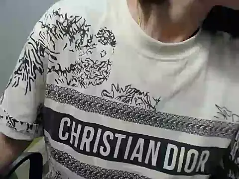 Love bug15 online show from January 22, 2025, 2:26 am