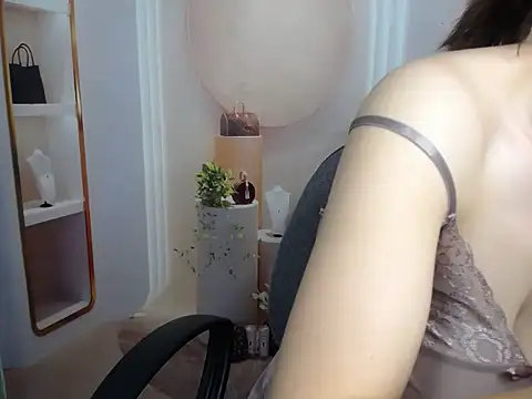 Love bug15 online show from September 14, 2025, 7:40 am