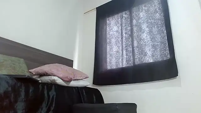 Snapshot of Mila_cams1_ chatting on January 10, 2025, 5:02 pm Mila cams1 online show from January 10, 2025, 5:02 pm