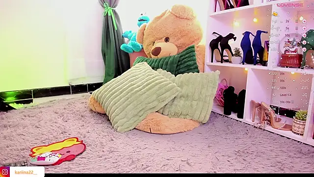 kariina  22 online show from February 16, 2025, 5:59 pm