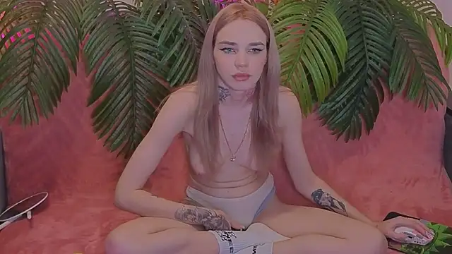 StellaSweetness online show from February 25, 2025, 4:31 pm