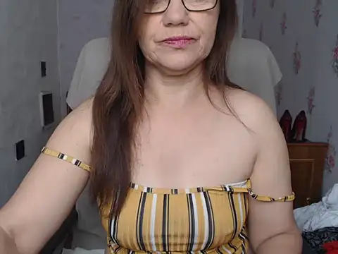 KittyyLaBeauty online show from May 17, 2026, 5:27 am