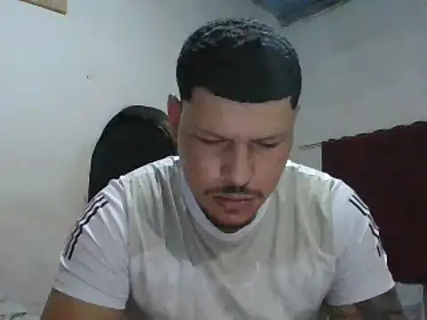 Snapshot of PIGDIRTY22 chatting on January 21, 2025, 1:29 am PIGDIRTY22 online show from January 21, 2025, 1:29 am