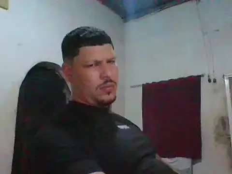 Snapshot of PIGDIRTY22 chatting on January 22, 2025, 11:43 pm PIGDIRTY22 online show from January 22, 2025, 11:43 pm