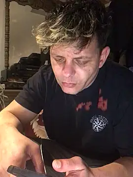 Snapshot of Phelyxx_elgato chatting on March 20, 2025, 12:43 pm Phelyxx elgato online show from March 20, 2025, 12:43 pm