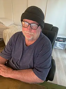 Snapshot of Drummajor chatting on March 8, 2025, 11:39 pm Drummajor online show from March 8, 2025, 11:39 pm