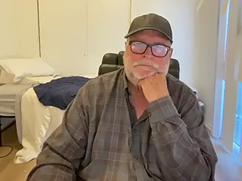 Snapshot of Drummajor chatting on March 15, 2025, 10:33 pm Drummajor online show from March 15, 2025, 10:33 pm