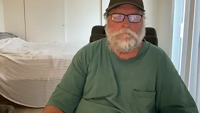 Snapshot of Drummajor chatting on October 26, 2025, 3:29 pm Drummajor online show from October 26, 2025, 3:29 pm