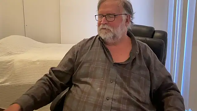 Snapshot of Drummajor chatting on December 2, 2025, 5:41 pm Drummajor online show from December 2, 2025, 5:41 pm