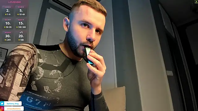 EnriqueBarberry online show from February 7, 2025, 6:24 am