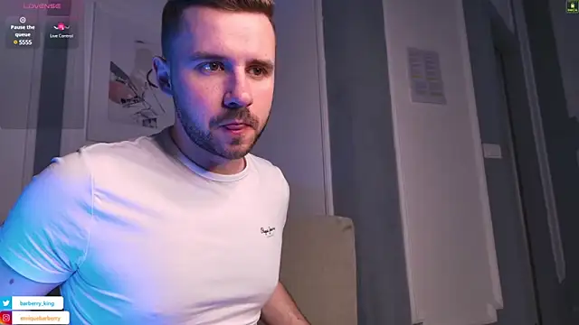 EnriqueBarberry online show from March 9, 2025, 6:28 am