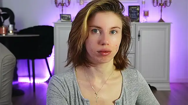 Snapshot of ivyleague_ chatting on November 4, 2025, 4:00 am ivyleague online show from November 4, 2025, 4:00 am