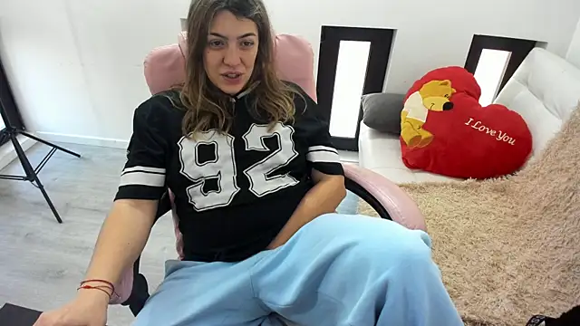 Dyana Kaylinn online show from April 13, 2026, 4:18 am