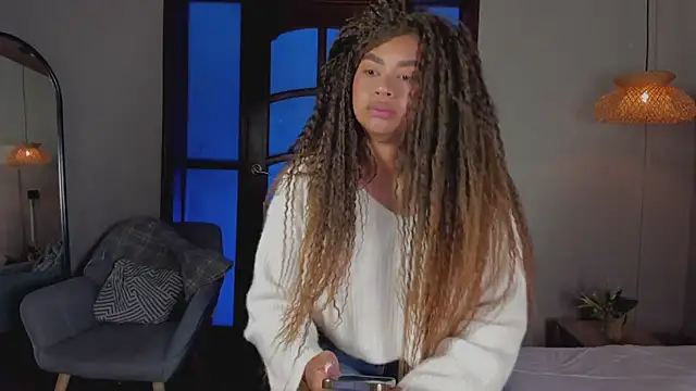 nayah   online show from October 28, 2025, 7:38 pm